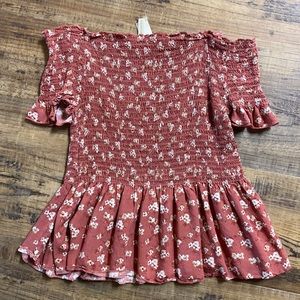 Size small I’ve the shoulder blouse